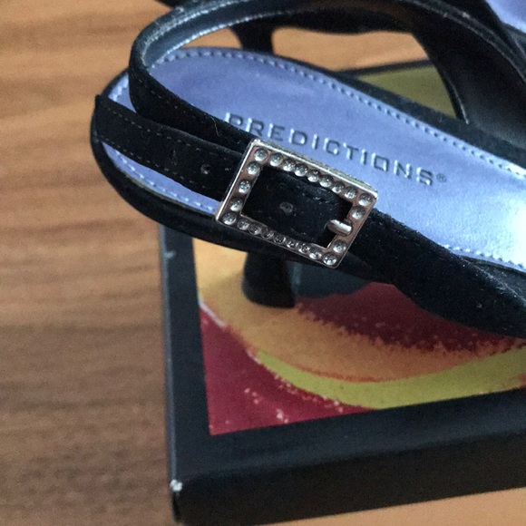 NIB Black velvet heels size 8 - Picture 4 of 8